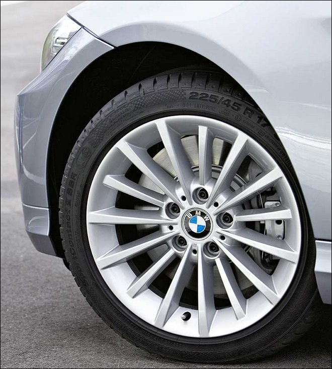 Zdjęcia prezentują unikatowy design poliftowej wersji BMW E90