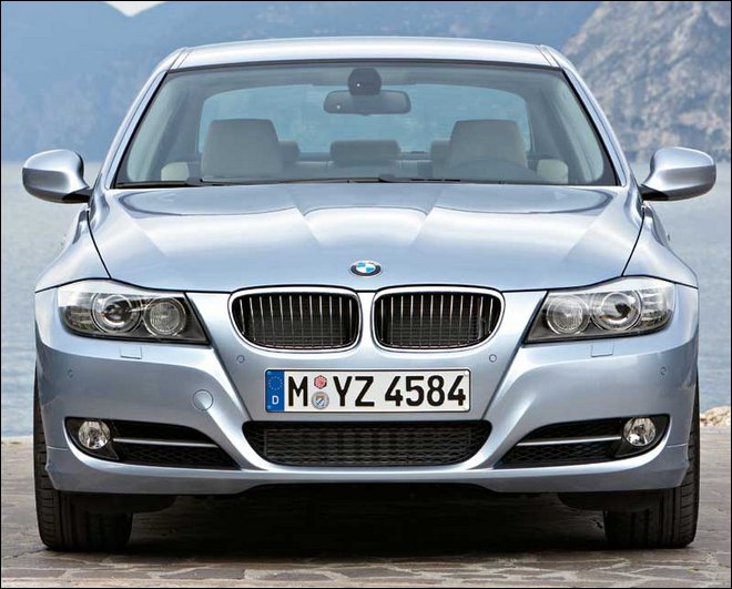 Zdjęcia ukazują eleganckie BMW E90 po faceliftingu
