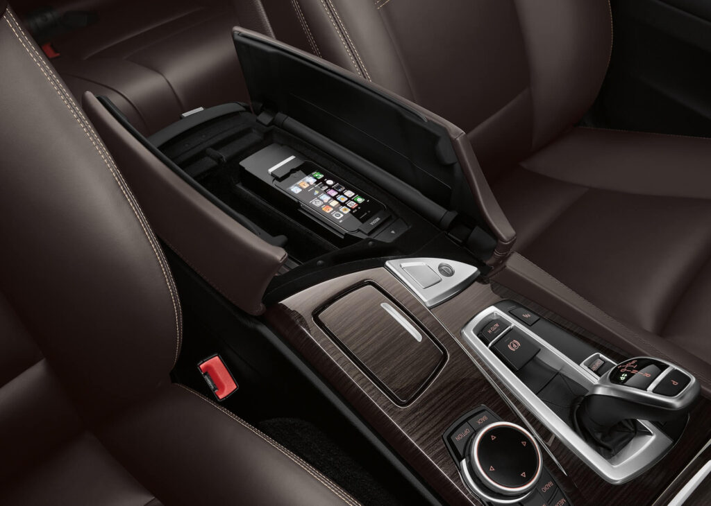 Luksusowy kokpit BMW F10 – elegancja i funkcjonalność po liftingu